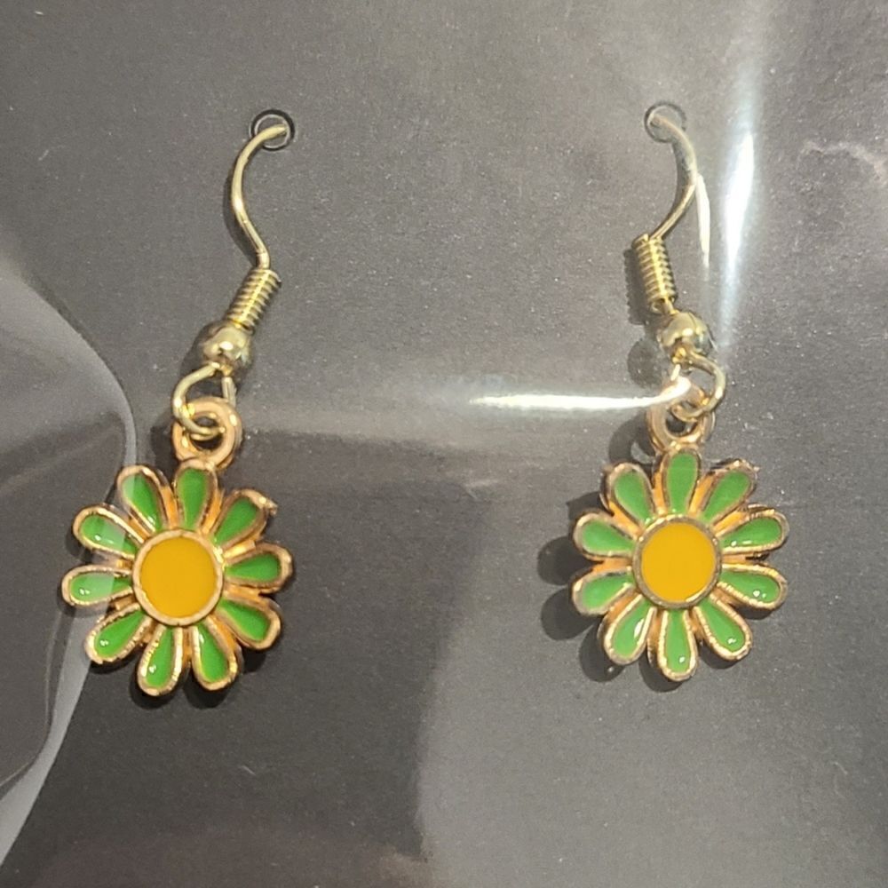 New Hand Crafted Cute Green Daisy Flower Hook Earrings 14K Gold Plated.